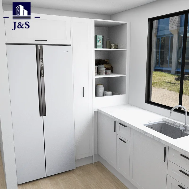 White Shaker L-Shape Køkken med Pantry